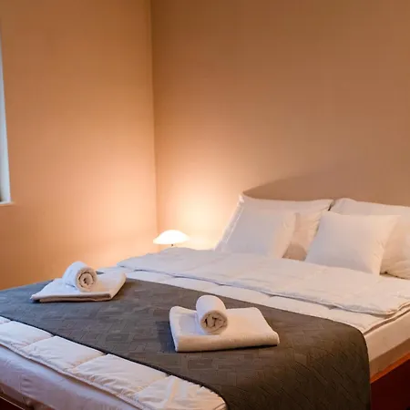 Mito's - Heart Of With Free Parking Apartamento
